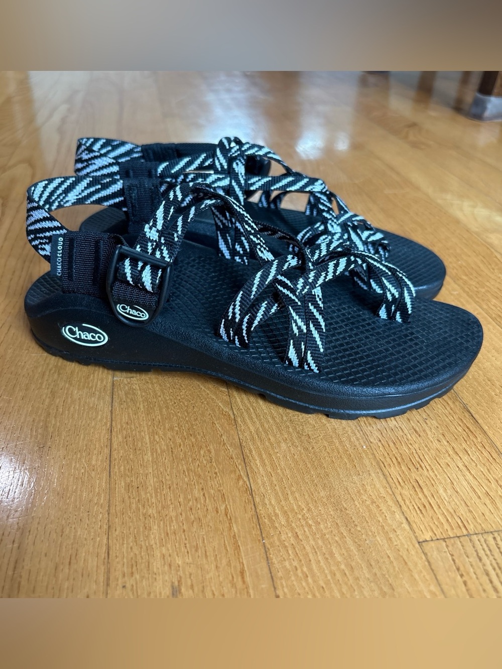 Chaco ZX/2 Cloud Sandals Black White Wily strappy hiking Shoes zebra Womens Sz 7